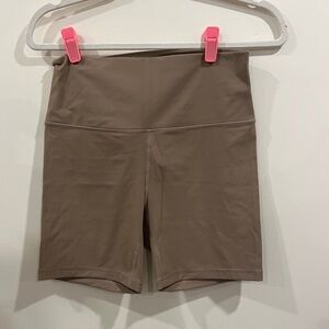 HeyNuts 6” Biker Shorts Size Women’s L